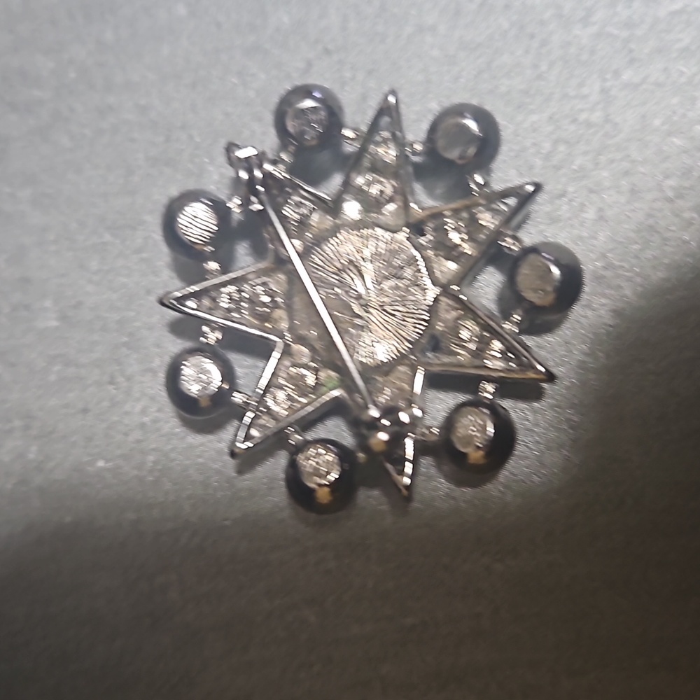 Brooch - Picture 2 of 2